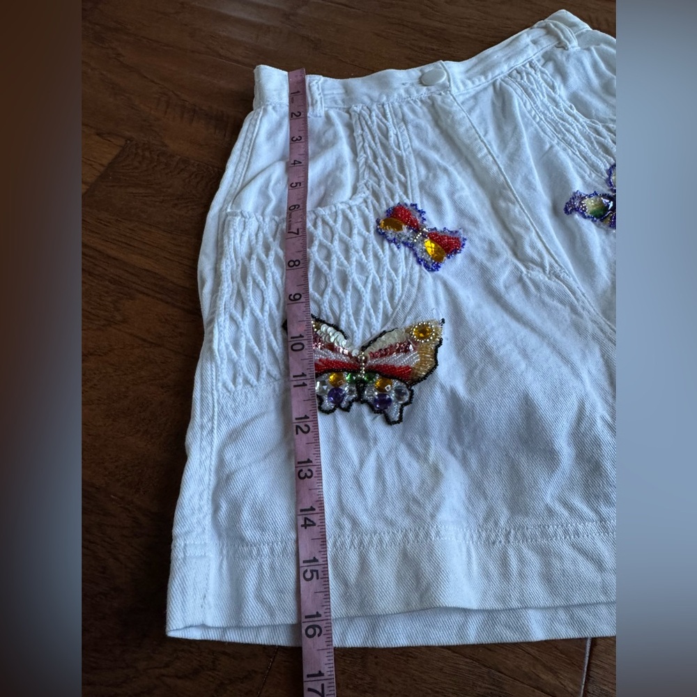 Vintage Cedars  High Waited White Shorts‎ - Picture 14 of 14